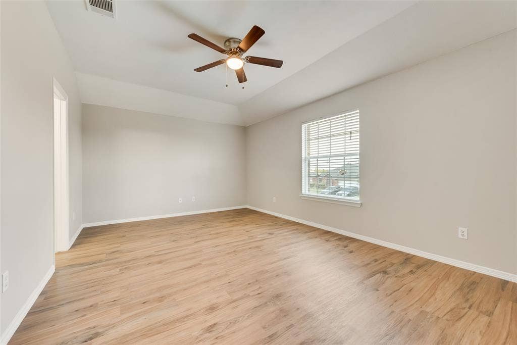 906 Bayshore Drive, Mansfield, TX 76063