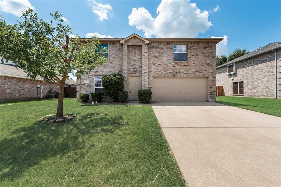 Property photo for 906 Bayshore Drive, Mansfield, TX