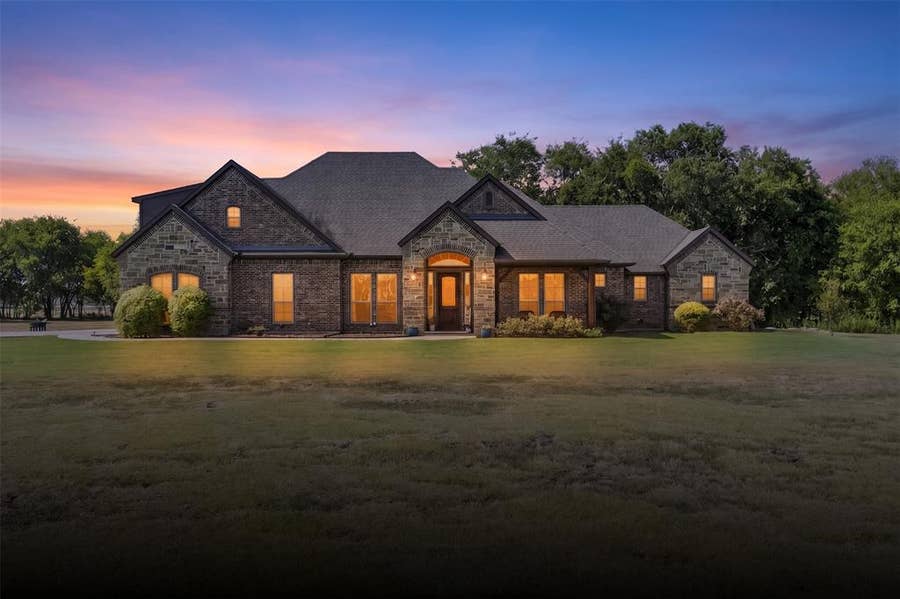 Property photo for 505 Boz Road, Waxahachie, TX