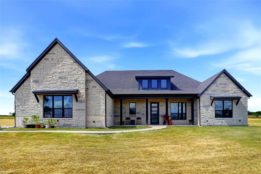 Property photo for 1015 Louise Lane, Weatherford, TX