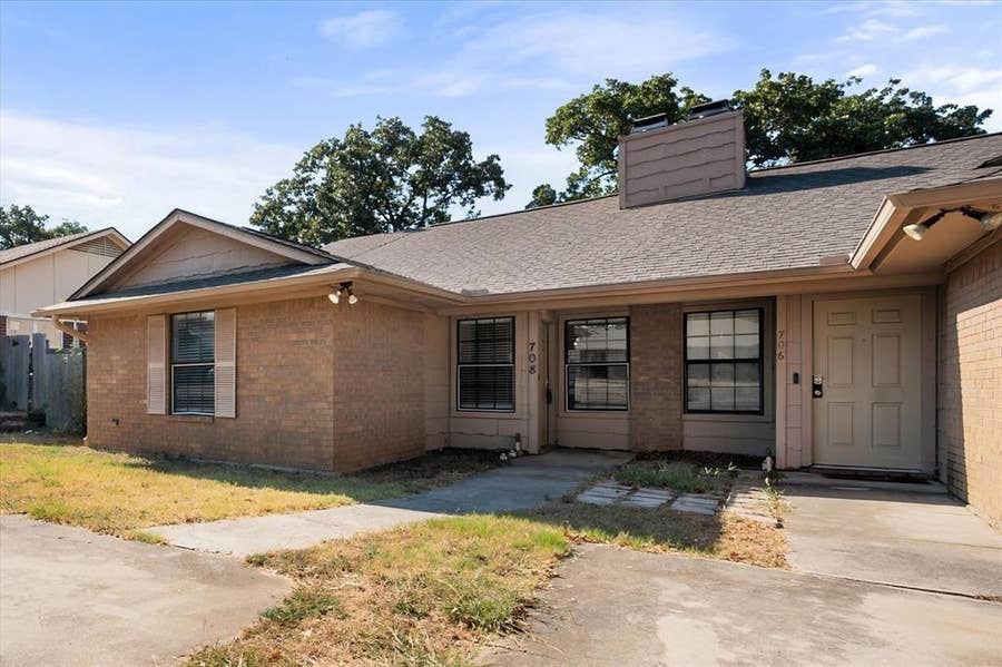 Property photo for 708 Woodland Court, Kennedale, TX