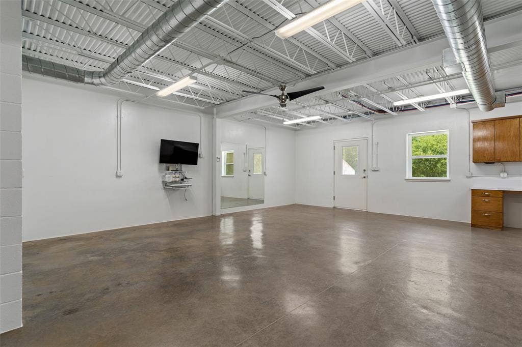 17379 County Road 318, Tyler, TX 75706 Basement Living Area to walkout patio