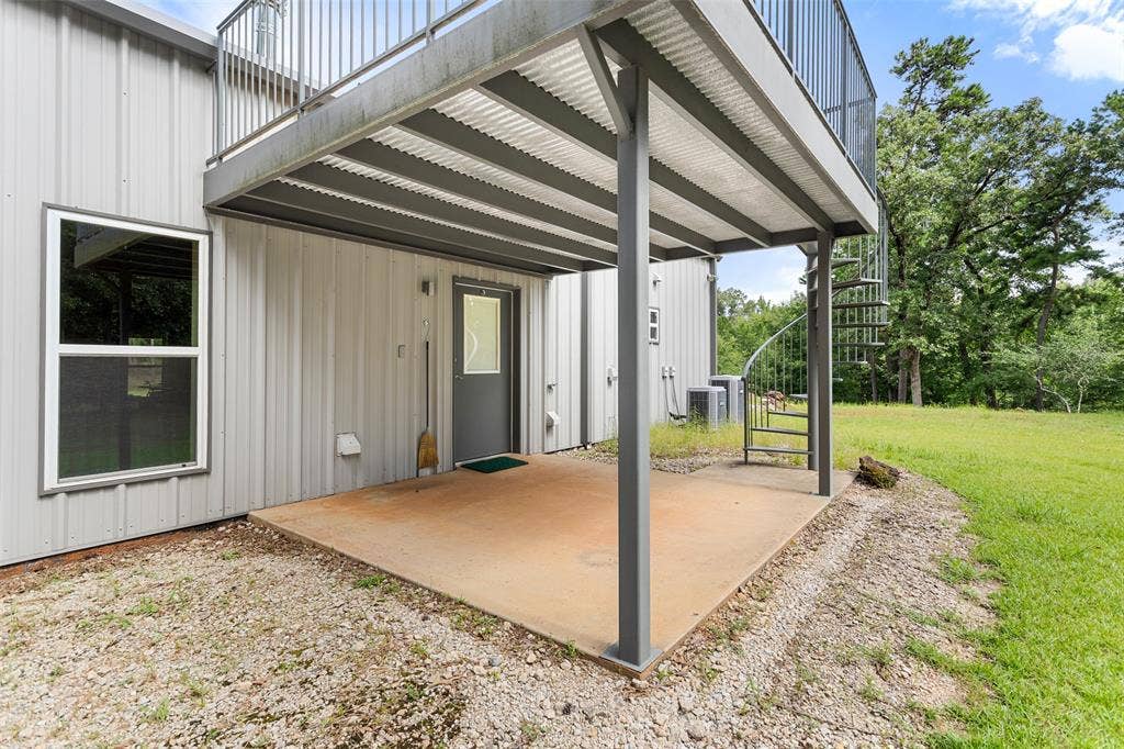 17379 County Road 318, Tyler, TX 75706 Back patio with deck above