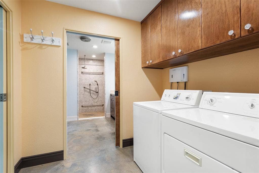 17379 County Road 318, Tyler, TX 75706 Upstairs Utility Room