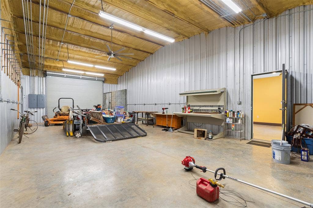 17379 County Road 318, Tyler, TX 75706 20x40 attached shop/garage