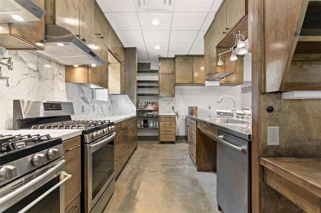 17379 County Road 318, Tyler, TX 75706 17379 County Road 318, Tyler, TX 75706
