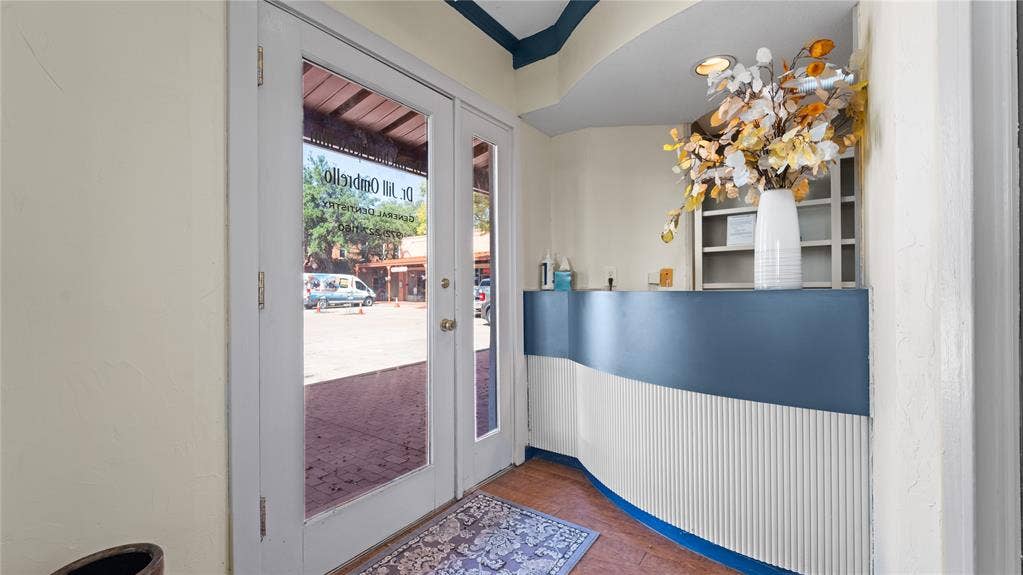 189 Historic Town Square, Lancaster, TX 75146 The entrance Newly Remodeled