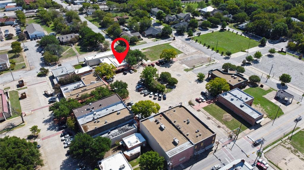 189 Historic Town Square, Lancaster, TX 75146 New Restaurant Opening soon, Bakery, Juice Bar, BBQ, Bicycle Shop, Stylists & This Dental Location.