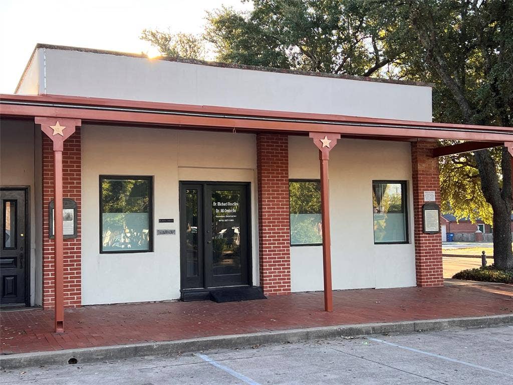 189 Historic Town Square, Lancaster, TX 75146 Move in Ready!