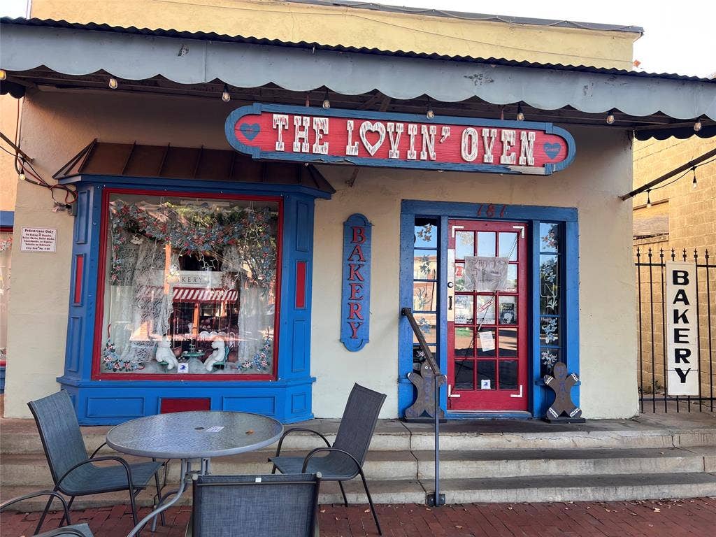 189 Historic Town Square, Lancaster, TX 75146 Bakery