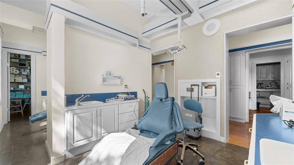 189 Historic Town Square, Lancaster, TX 75146 Operatory #2