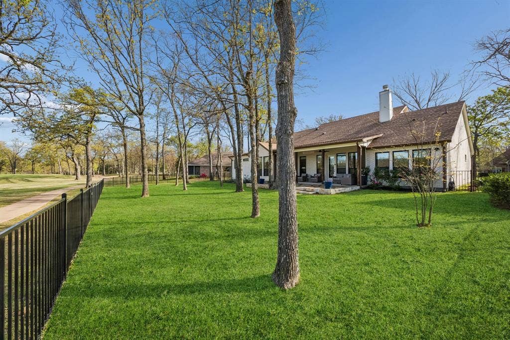 207 Colonial Drive, Mabank, TX 75156 207 Colonial Drive, Mabank, TX 75156