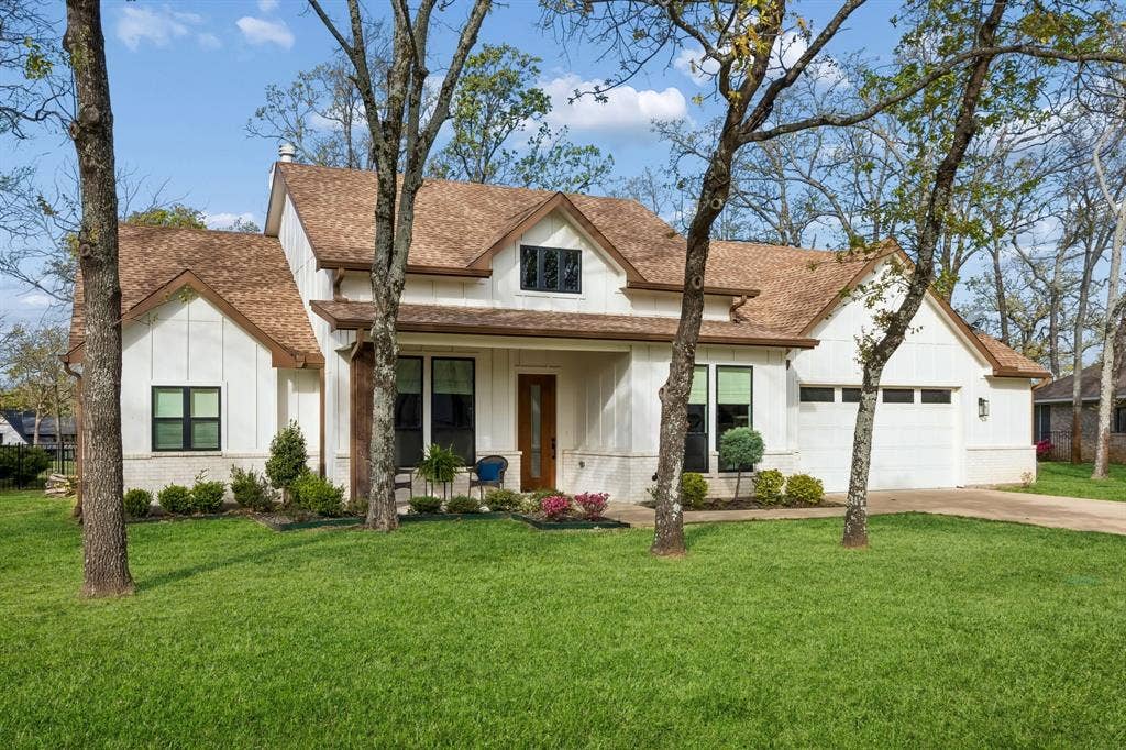 207 Colonial Drive, Mabank, TX 75156 207 Colonial Drive, Mabank, TX 75156