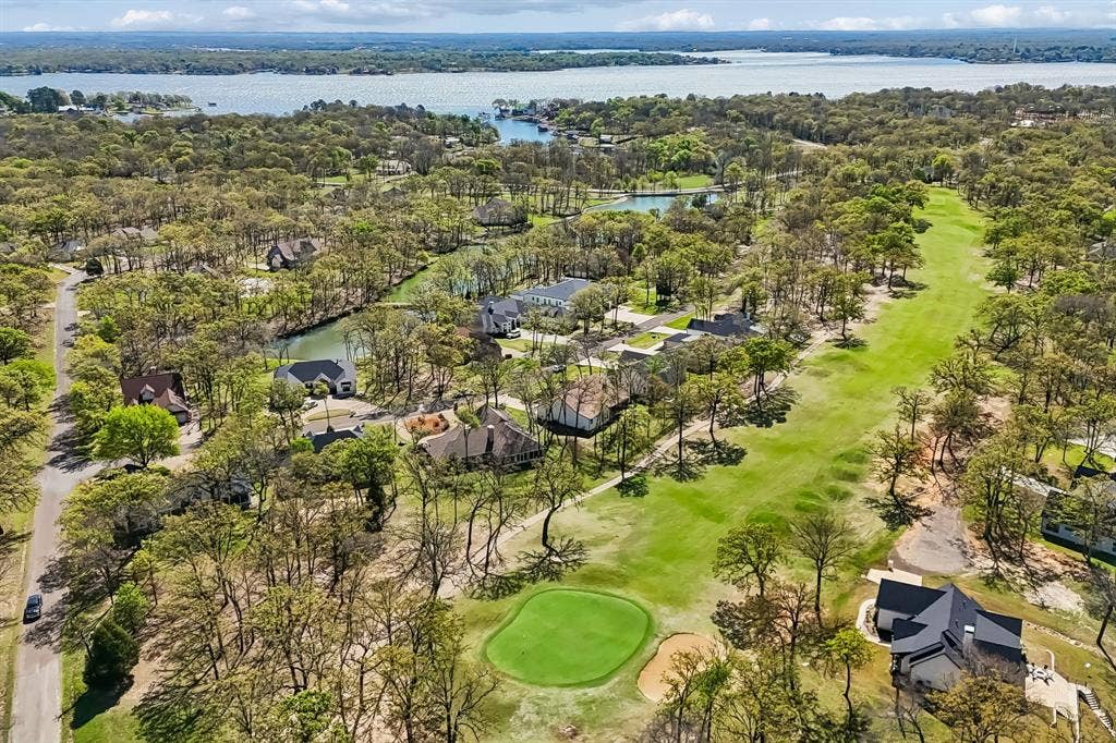 207 Colonial Drive, Mabank, TX 75156 207 Colonial Drive, Mabank, TX 75156