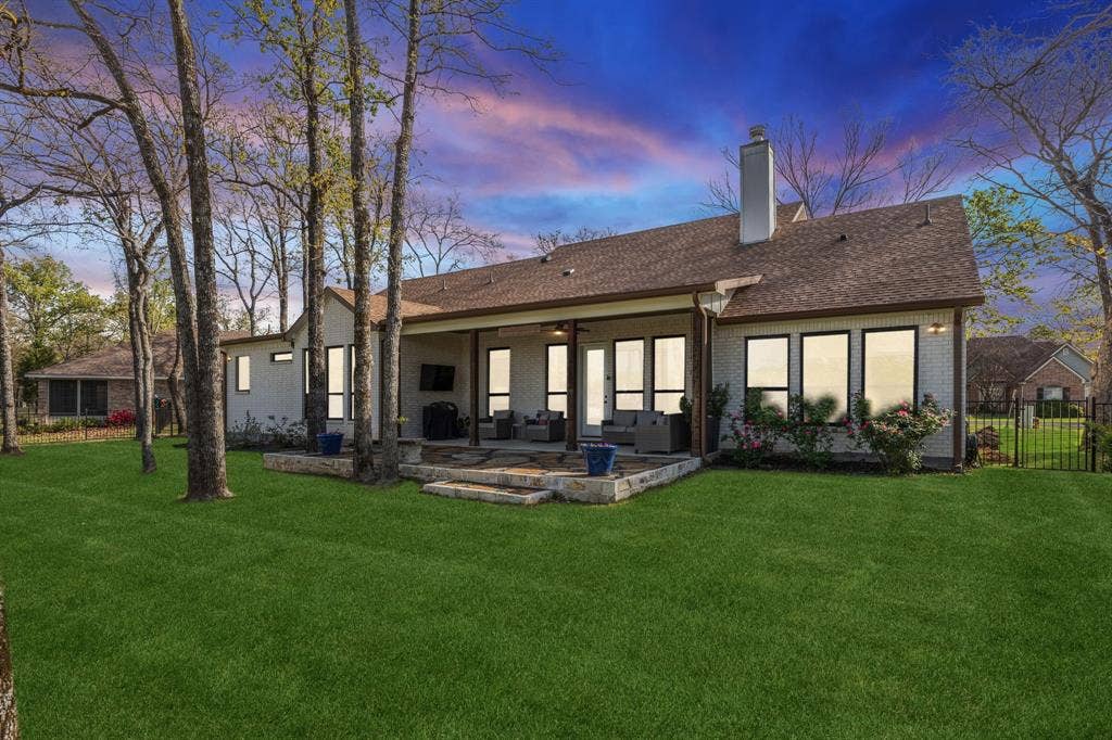 207 Colonial Drive, Mabank, TX 75156 207 Colonial Drive, Mabank, TX 75156