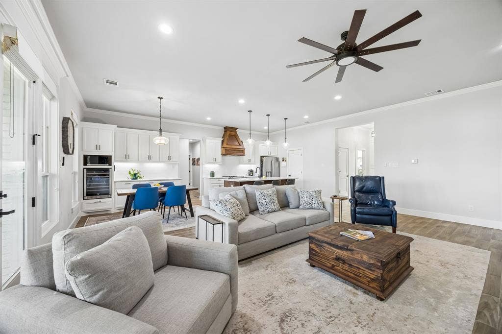 207 Colonial Drive, Mabank, TX 75156 207 Colonial Drive, Mabank, TX 75156