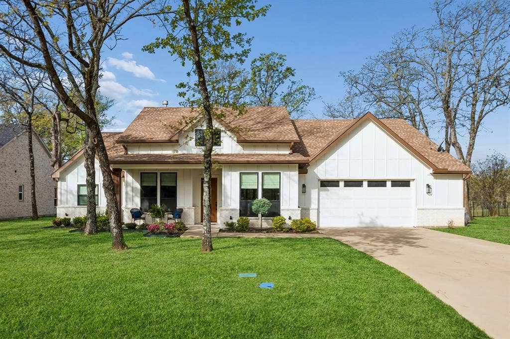 207 Colonial Drive, Mabank, TX 75156 207 Colonial Drive, Mabank, TX 75156