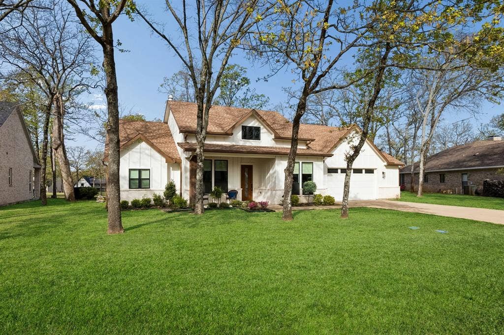 207 Colonial Drive, Mabank, TX 75156 207 Colonial Drive, Mabank, TX 75156