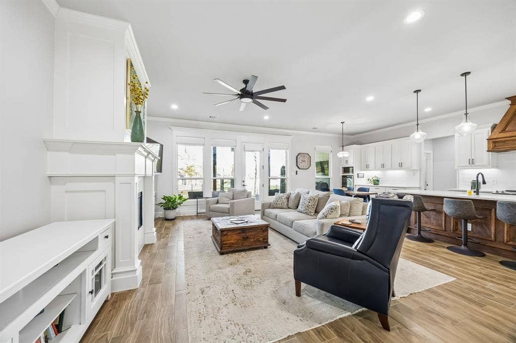 207 Colonial Drive, Mabank, TX 75156 207 Colonial Drive, Mabank, TX 75156