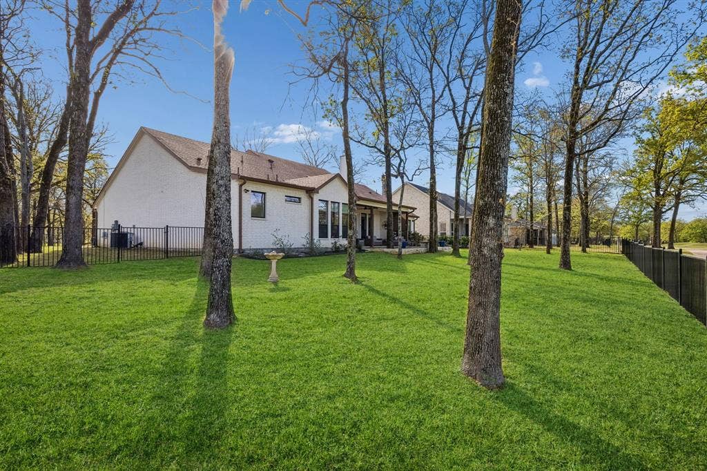 207 Colonial Drive, Mabank, TX 75156 207 Colonial Drive, Mabank, TX 75156