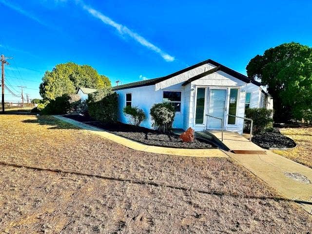 Property photo for 409 SW Ave E E, Seminole, TX