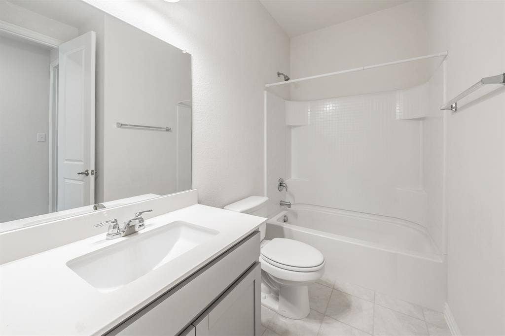 900 Pearl Place, Northlake, TX 76247 Bathroom #2