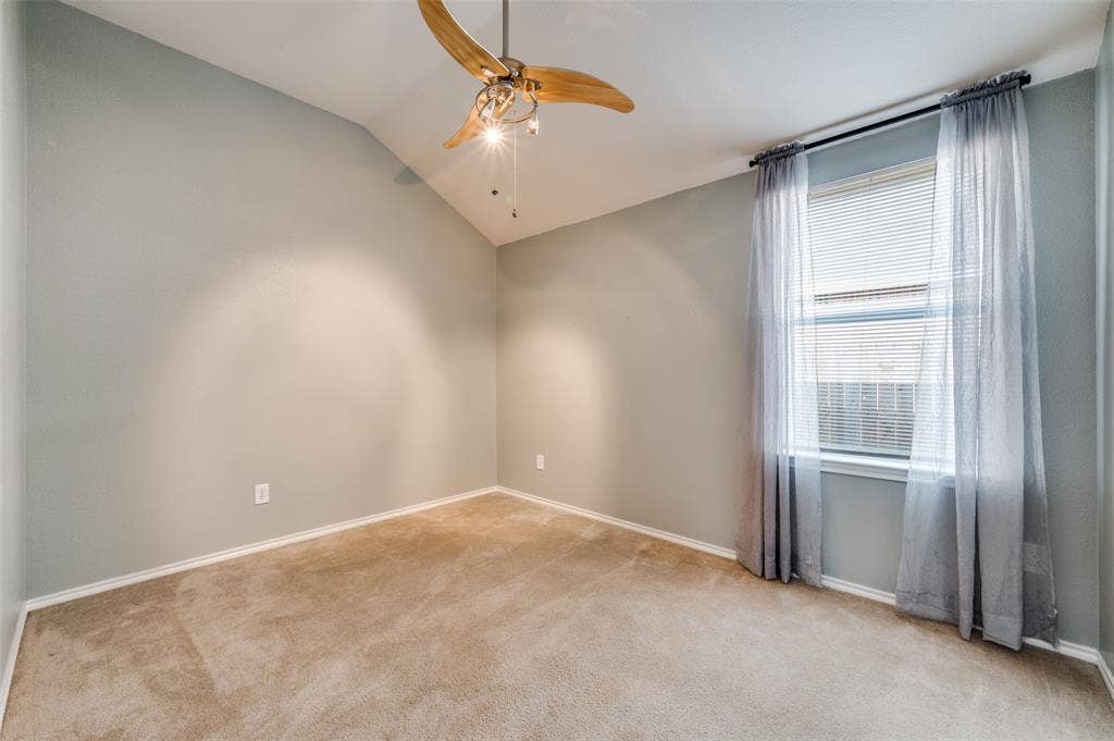 Guest Room with ceiling fans
