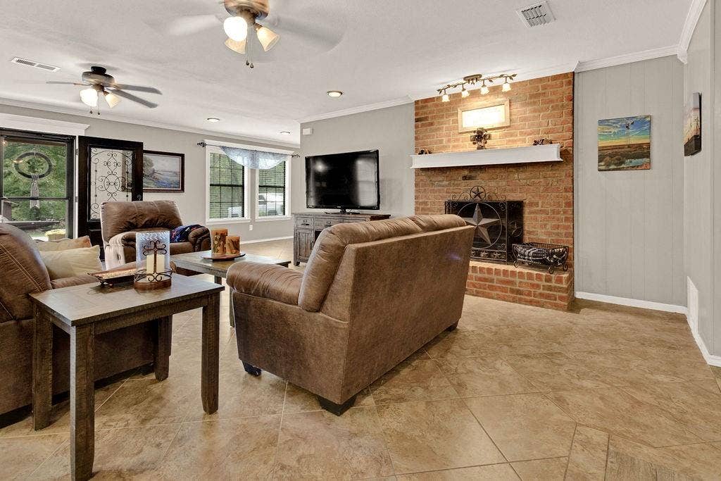640 Northgate Drive, Hideaway, TX 75771 640 Northgate Drive, Hideaway, TX 75771
