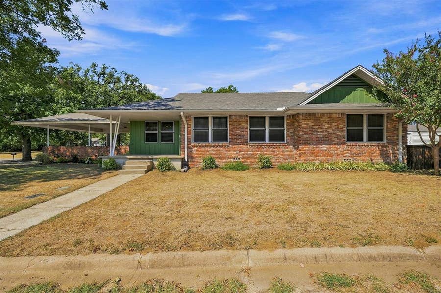 Property photo for 901 W Hanna Street, Denison, TX