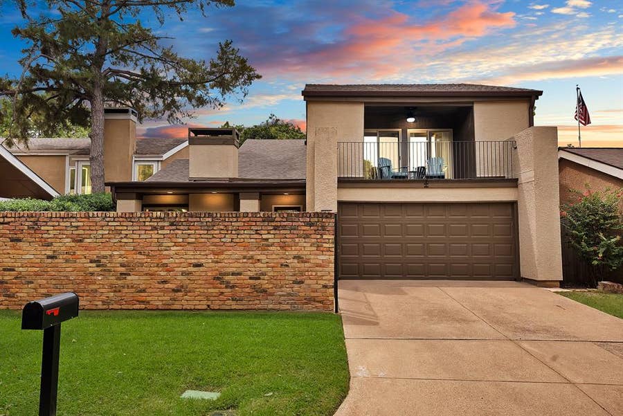 Property photo for 1612 Hawthorne Drive, Arlington, TX
