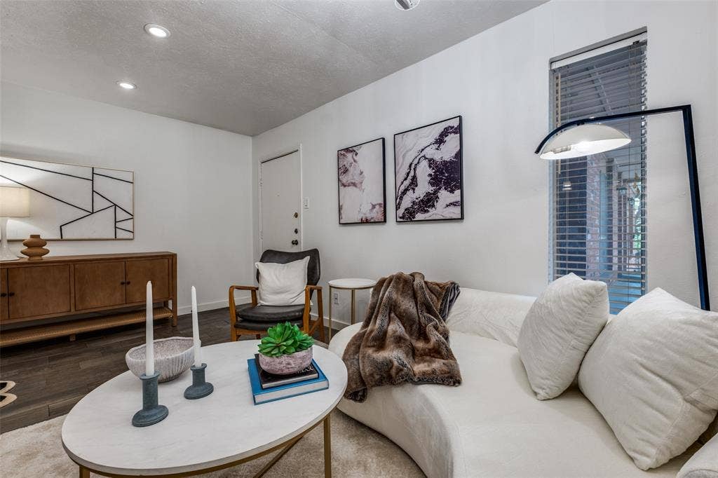 4525 Gilbert, #204, Dallas, TX 75219 4525 Gilbert, #204, Dallas, TX 75219