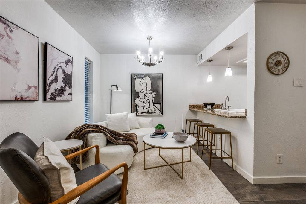 4525 Gilbert, #204, Dallas, TX 75219 4525 Gilbert, #204, Dallas, TX 75219