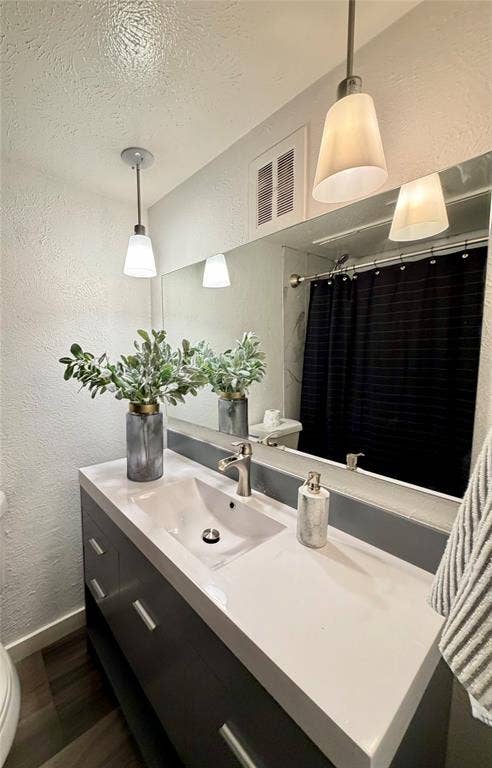4525 Gilbert, #204, Dallas, TX 75219 4525 Gilbert, #204, Dallas, TX 75219