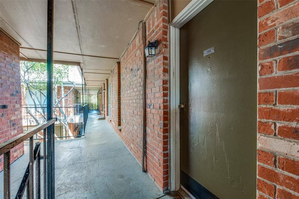 4525 Gilbert, #204, Dallas, TX 75219 4525 Gilbert, #204, Dallas, TX 75219