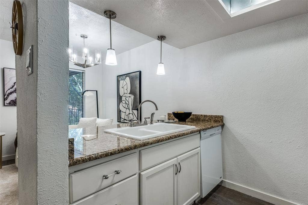 4525 Gilbert, #204, Dallas, TX 75219 4525 Gilbert, #204, Dallas, TX 75219