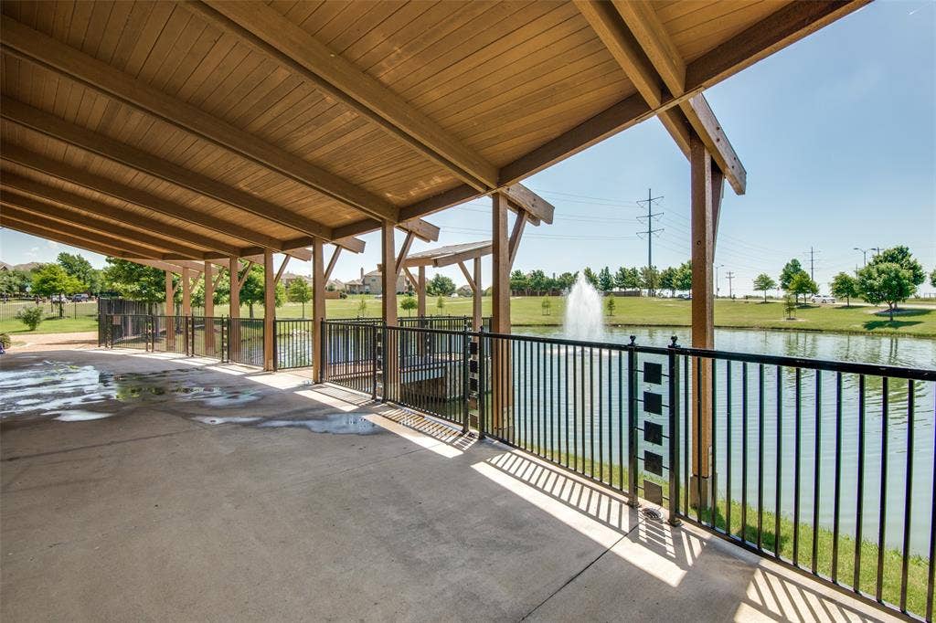 10796 Astoria Drive, Frisco, TX 75035 Relax and enjoy peaceful pond views from the community’s covered pavilion—an inviting spot to gather, unwind, and enjoy the outdoors.