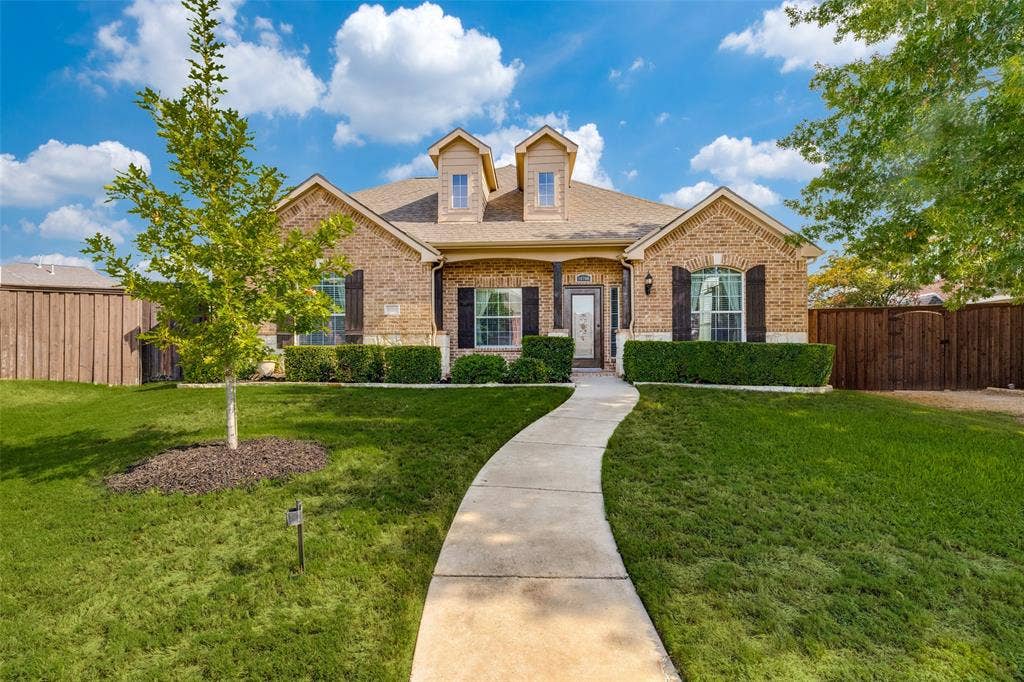 10796 Astoria Drive, Frisco, TX 75035 Welcome home to 10796 Astoria! This beautifully maintained 3-bedroom, 2.5-bath home offers inviting curb appeal, a versatile den/flex space, and a desirable location within Frisco ISD.