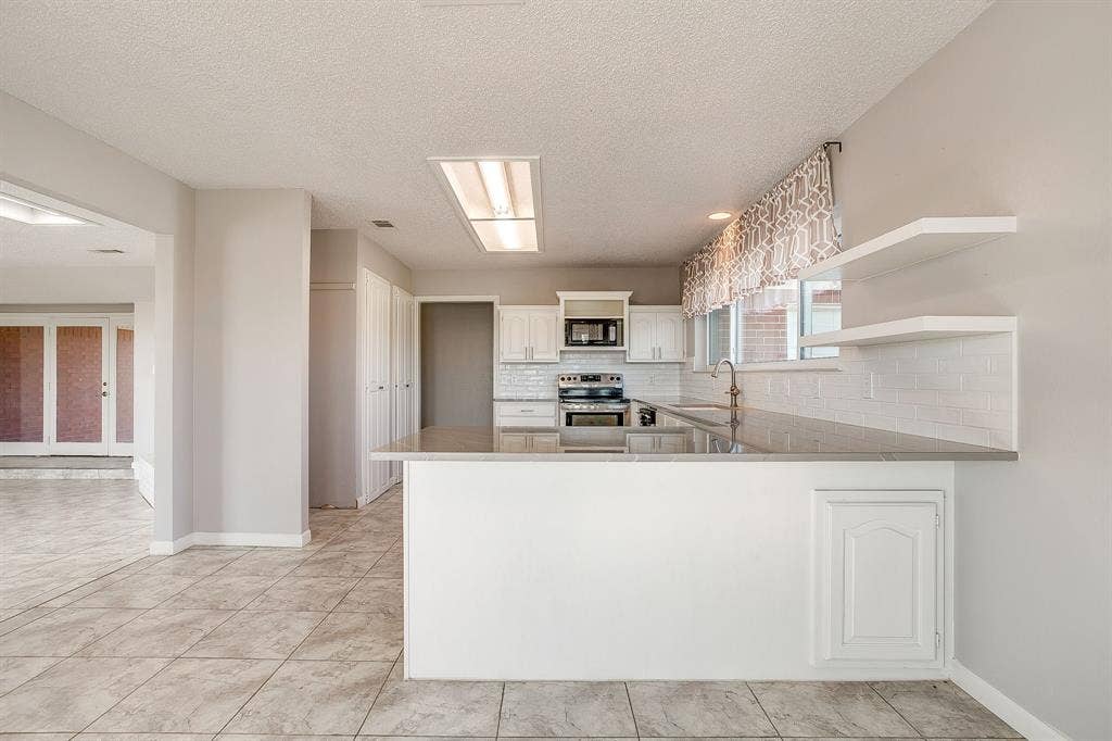 407 Llano Court, Weatherford, TX 76087 Kitchen