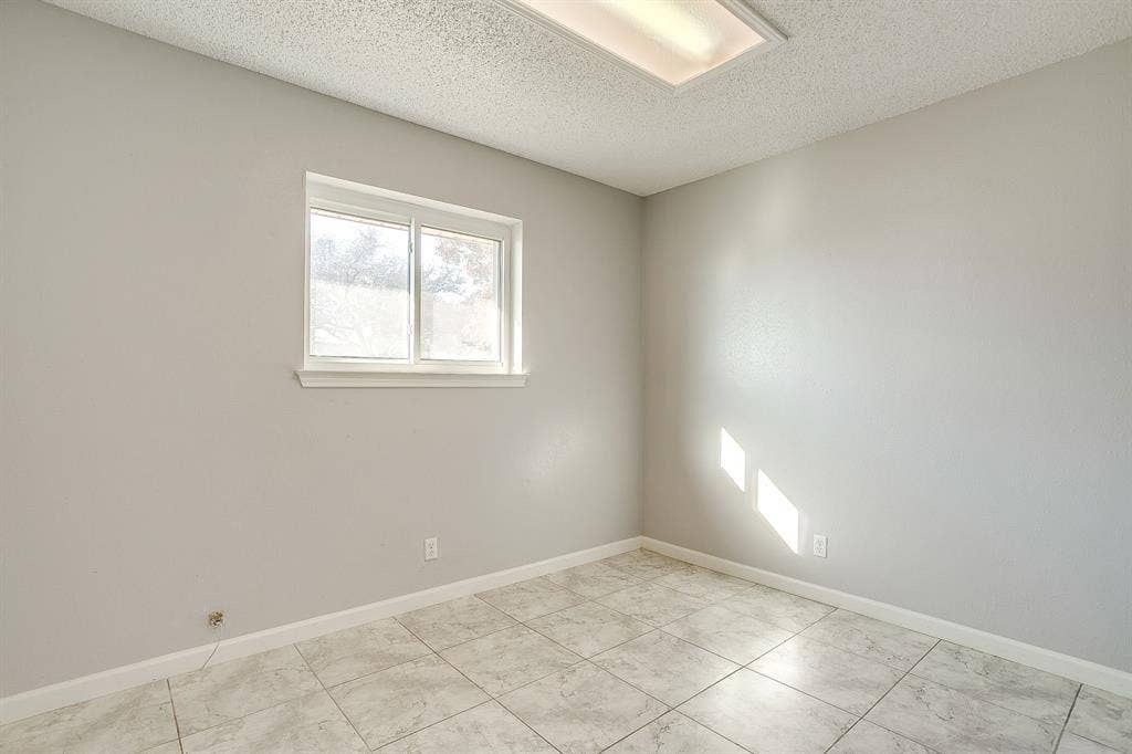 407 Llano Court, Weatherford, TX 76087 Office or flex bedroom. No closet.