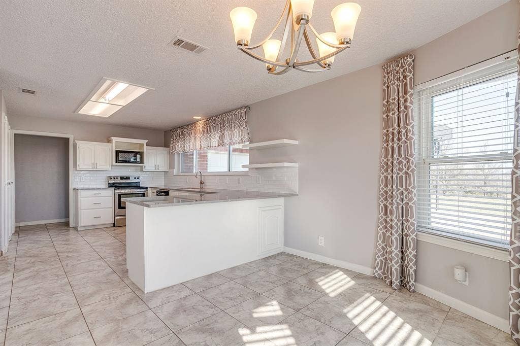 407 Llano Court, Weatherford, TX 76087 Kitchen