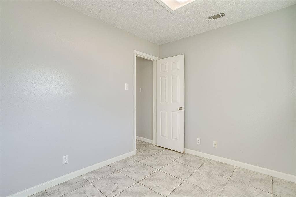 407 Llano Court, Weatherford, TX 76087 Office or flex bedroom. No closet.