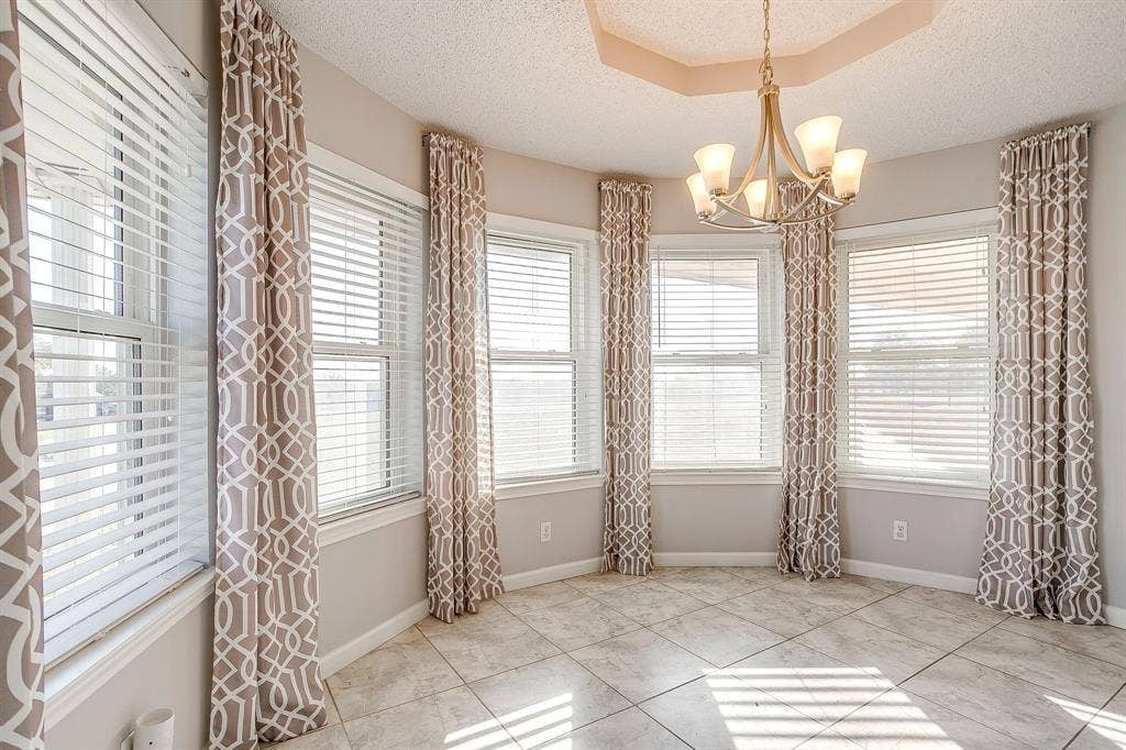 407 Llano Court, Weatherford, TX 76087 Breakfast nook/dining area.