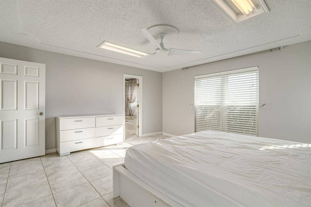 407 Llano Court, Weatherford, TX 76087 Primary bedroom