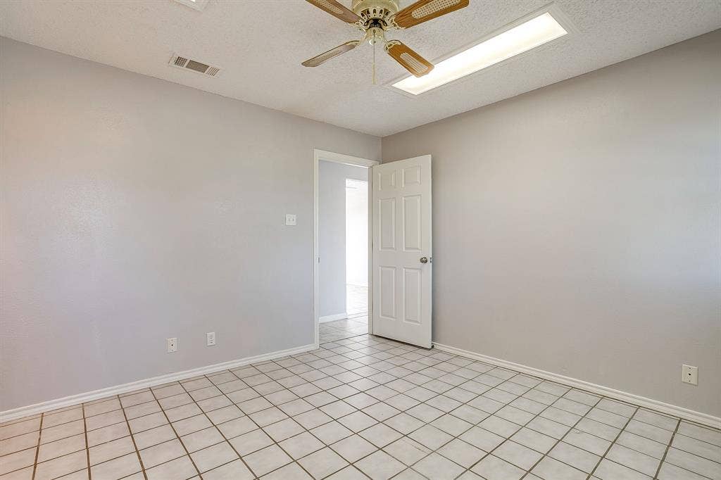 407 Llano Court, Weatherford, TX 76087 Second bedroom