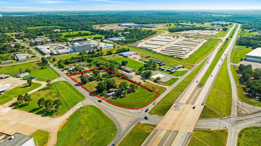 Property photo for 2025 19th Street NW, Paris, TX