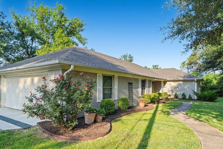 Property photo for 1620 College St Street, Sulphur Springs, TX