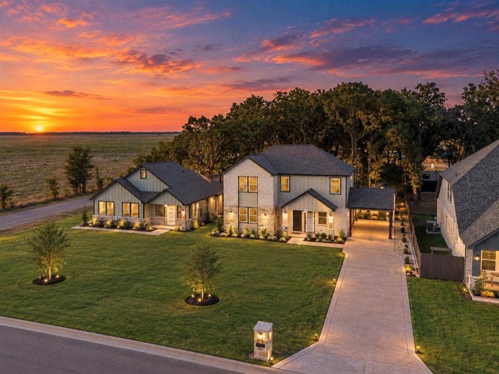 103 Water Oak Road, Trinidad, TX 75163 Modern architectural design with stone and siding exterior