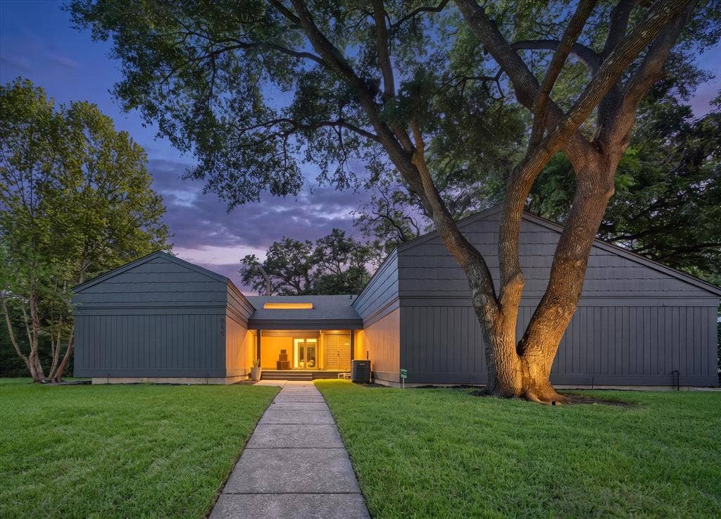 656 The Meadows Parkway, DeSoto, TX 75115 Contemporary exterior with dark siding, a gabled roofline, and an expansive lawn