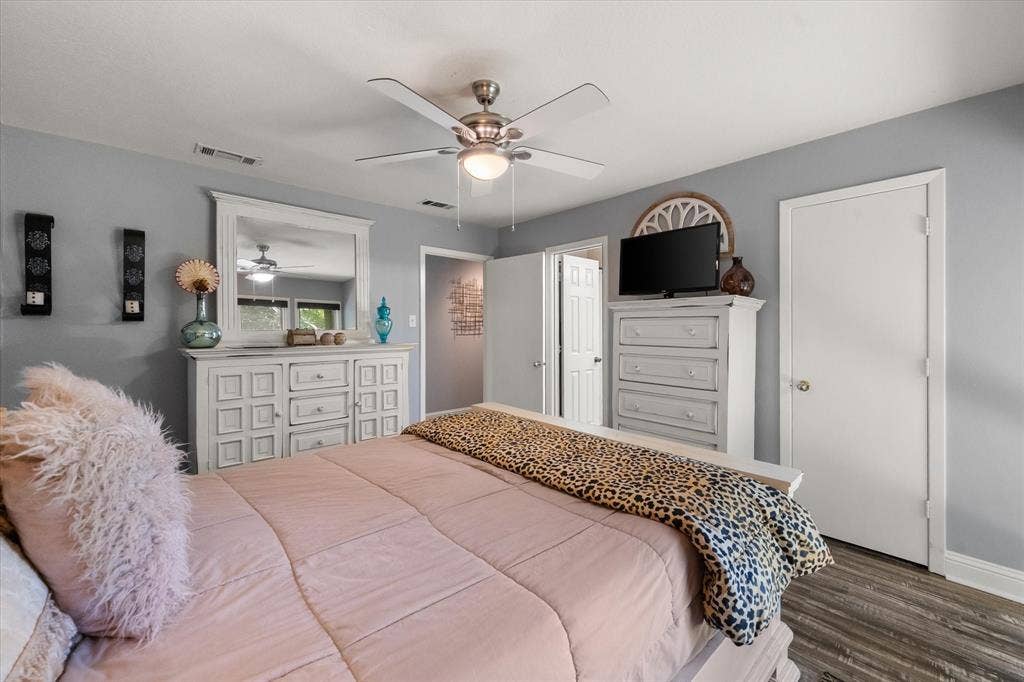 656 The Meadows Parkway, DeSoto, TX 75115 Spacious room with wood-finish flooring, light gray walls, and a ceiling fan with integrated lighting