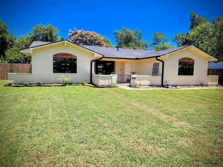 Property photo for 2908 Washington Street, Commerce, TX